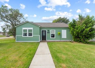 1403 N Avenue F, Freeport, TX 77541