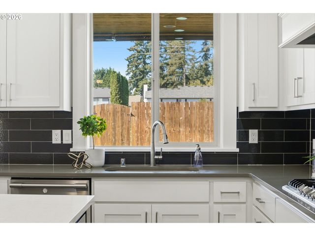 2906 Ne 168TH Ave, Vancouver, WA 98682