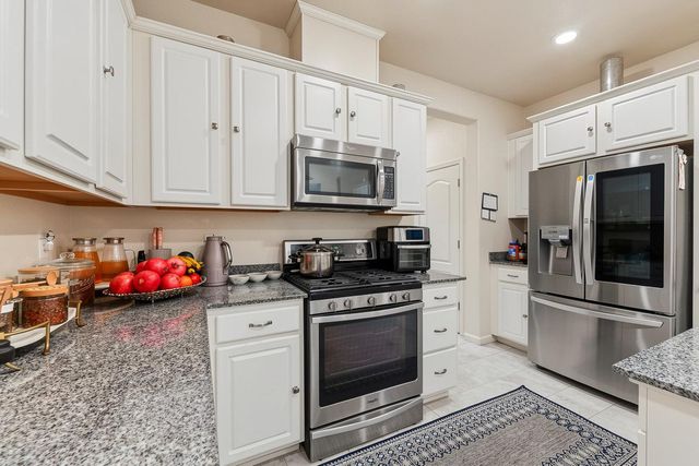 2229 Novi Dr, Riverbank, CA 95367