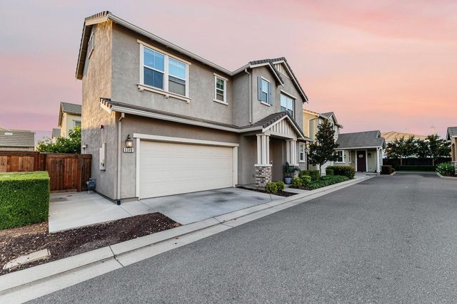 2229 Novi Dr, Riverbank, CA 95367