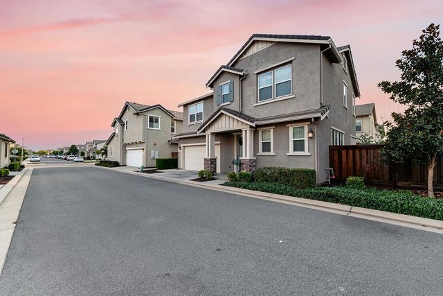 2229 Novi Dr, Riverbank, CA 95367