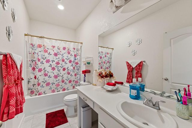 2229 Novi Dr, Riverbank, CA 95367