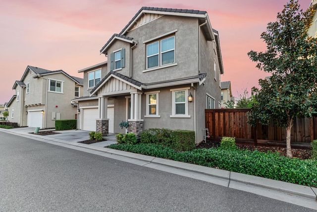 2229 Novi Dr, Riverbank, CA 95367