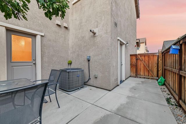 2229 Novi Dr, Riverbank, CA 95367
