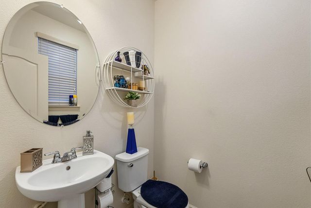 2229 Novi Dr, Riverbank, CA 95367