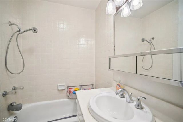 20155 Keswick Street 112, Winnetka, CA 91306