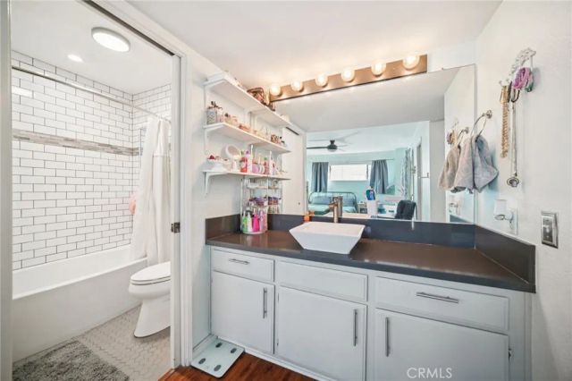 20155 Keswick Street 112, Winnetka, CA 91306