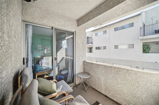 20155 Keswick Street 112, Winnetka, CA 91306