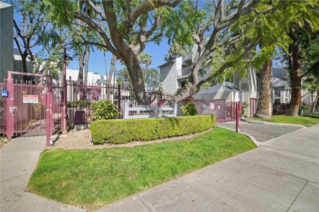 20155 Keswick Street 112, Winnetka, CA 91306