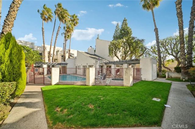 20155 Keswick Street 112, Winnetka, CA 91306