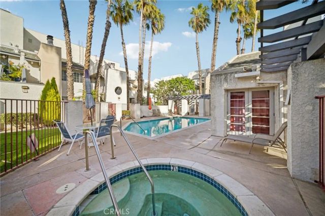 20155 Keswick Street 112, Winnetka, CA 91306