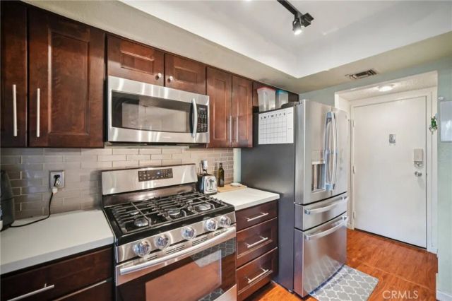 20155 Keswick Street 112, Winnetka, CA 91306