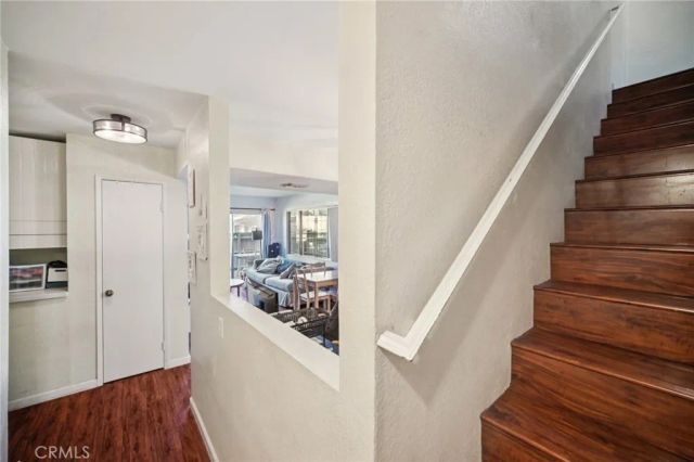 20155 Keswick Street 112, Winnetka, CA 91306