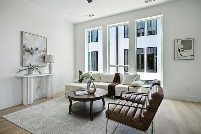 312 N Lancaster Avenue 2, Dallas, TX 75203