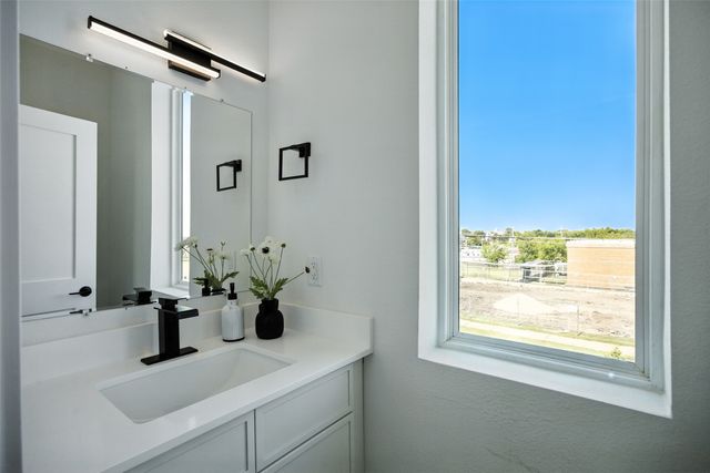 312 N Lancaster Avenue 2, Dallas, TX 75203