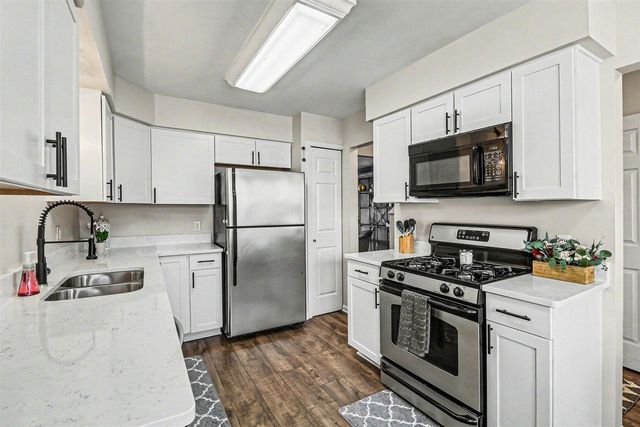 233 Fieldcrest Street, Ann Arbor, MI 48103