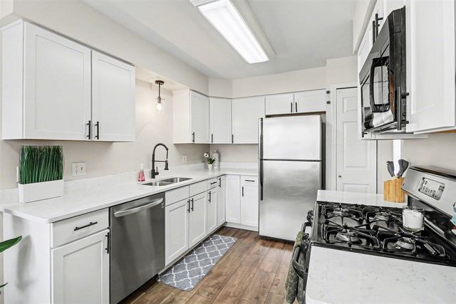 233 Fieldcrest Street, Ann Arbor, MI 48103