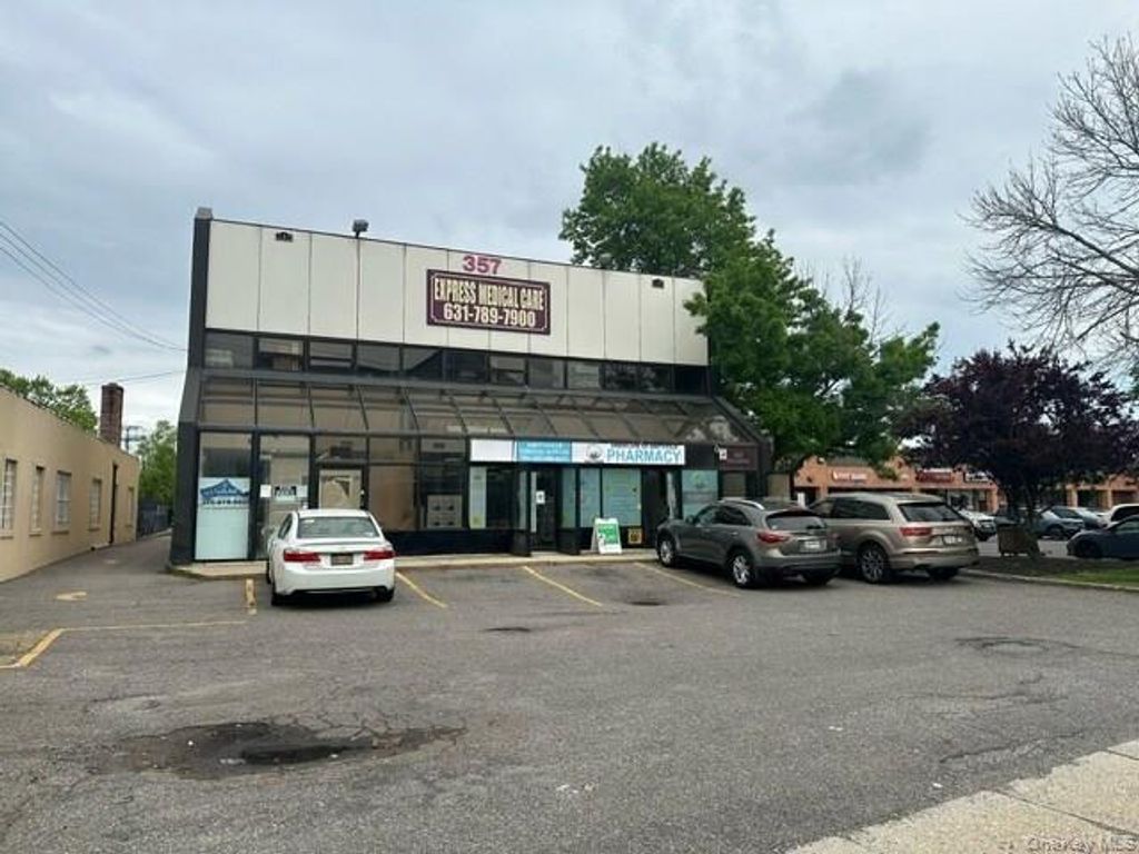 357 Broadway 2nd Floor, Amityville, NY 11701 — exterior