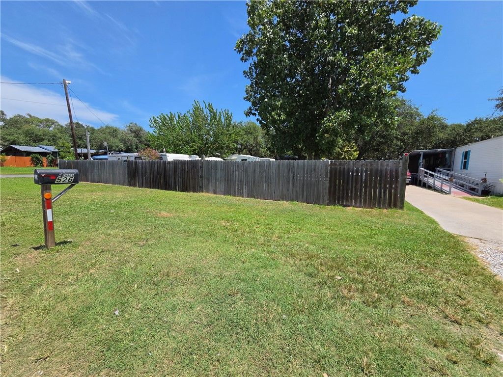 532 N Kossuth St, Rockport, TX 78382 — exterior