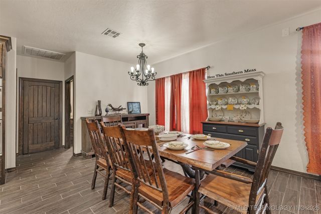 1113 Elizabeth Drive, Checotah, OK 74426