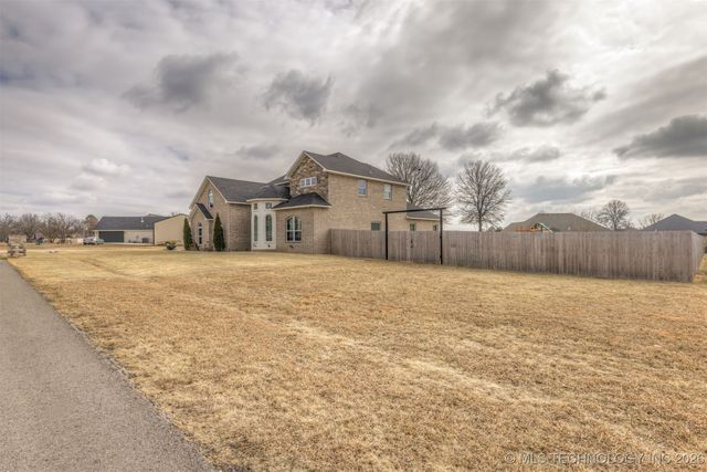 1113 Elizabeth Drive, Checotah, OK 74426