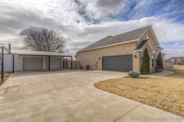 1113 Elizabeth Drive, Checotah, OK 74426