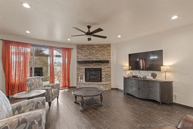 1113 Elizabeth Drive, Checotah, OK 74426