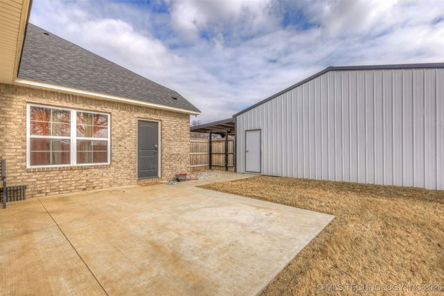 1113 Elizabeth Drive, Checotah, OK 74426