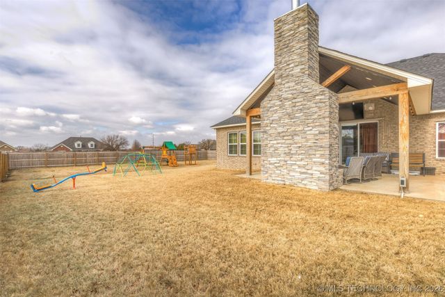 1113 Elizabeth Drive, Checotah, OK 74426