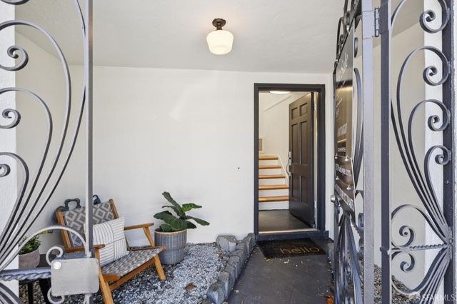 1571 Van Dyke Avenue, San Francisco, CA 94124