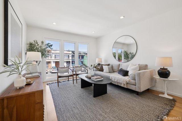 1571 Van Dyke Avenue, San Francisco, CA 94124