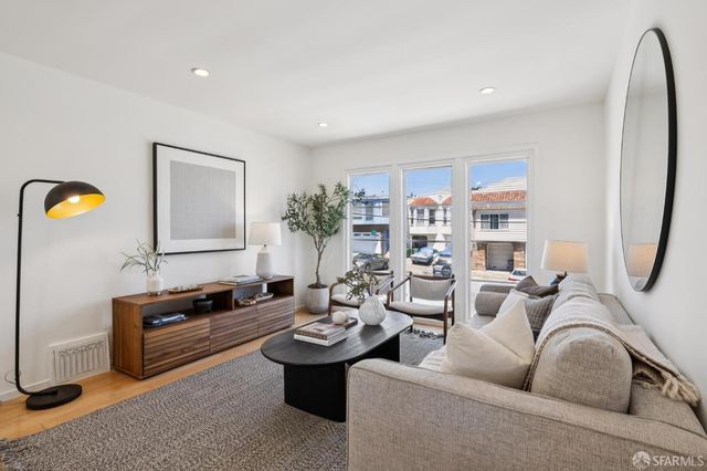 1571 Van Dyke Avenue, San Francisco, CA 94124