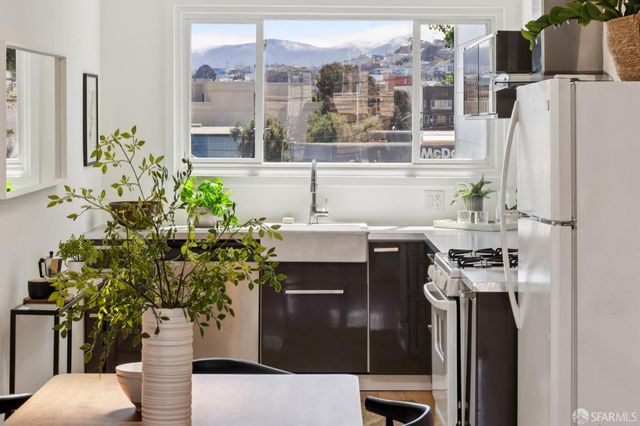 1571 Van Dyke Avenue, San Francisco, CA 94124