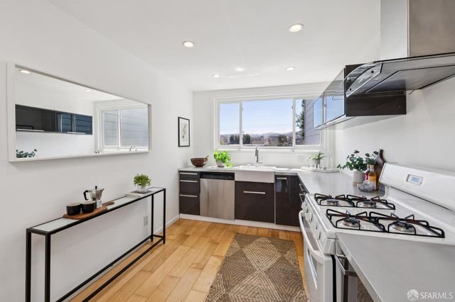 1571 Van Dyke Avenue, San Francisco, CA 94124