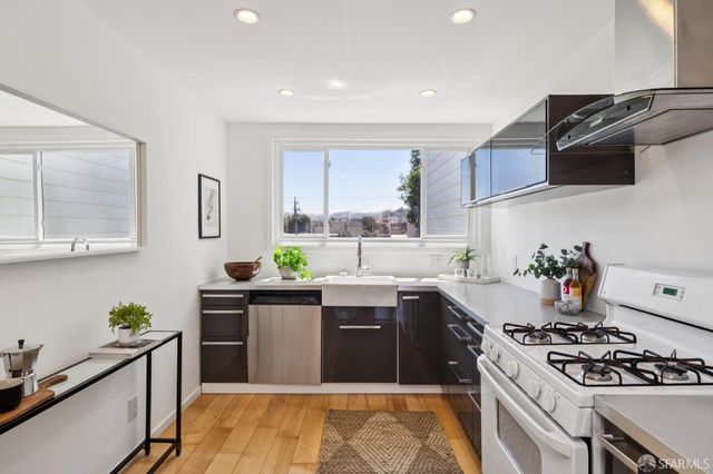 1571 Van Dyke Avenue, San Francisco, CA 94124