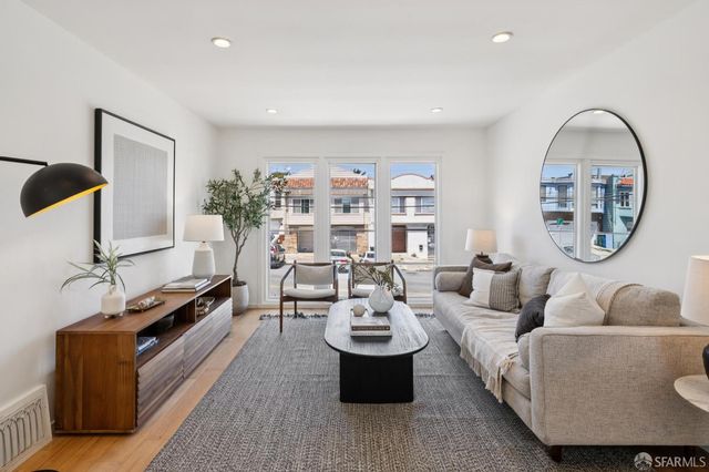 1571 Van Dyke Avenue, San Francisco, CA 94124