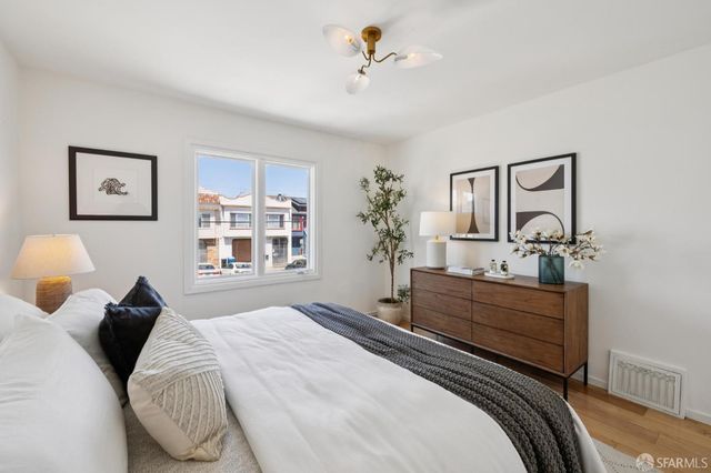 1571 Van Dyke Avenue, San Francisco, CA 94124