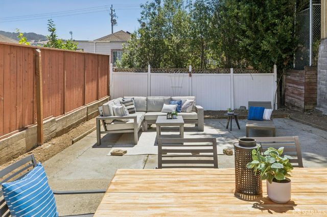 1571 Van Dyke Avenue, San Francisco, CA 94124
