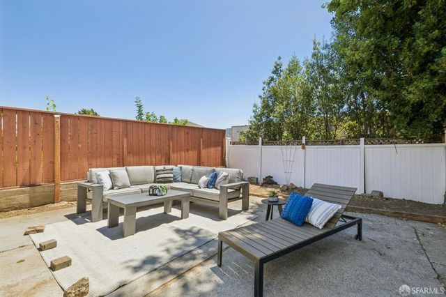 1571 Van Dyke Avenue, San Francisco, CA 94124