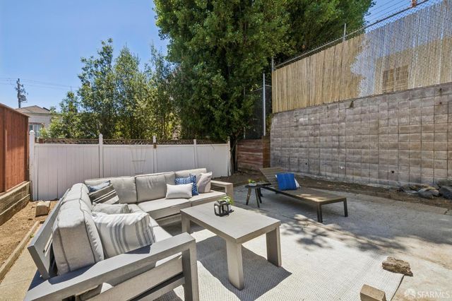 1571 Van Dyke Avenue, San Francisco, CA 94124