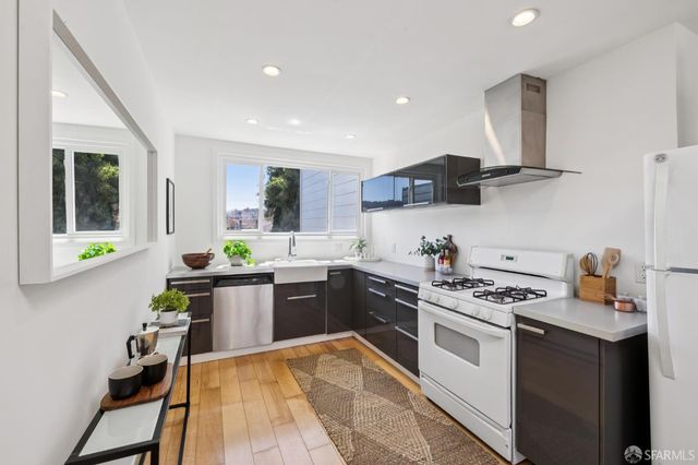 1571 Van Dyke Avenue, San Francisco, CA 94124