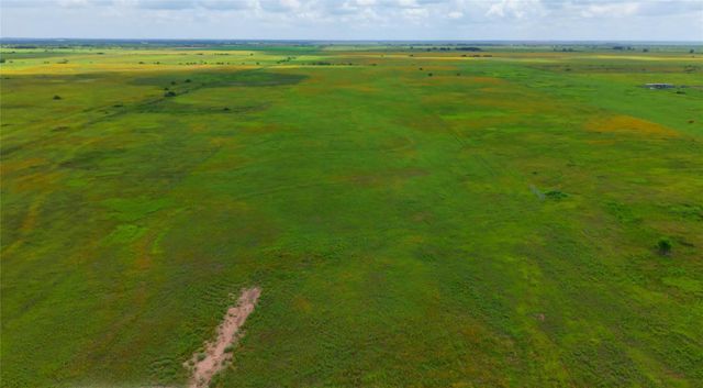 1087 Cr 141, Rock Island, TX 77470