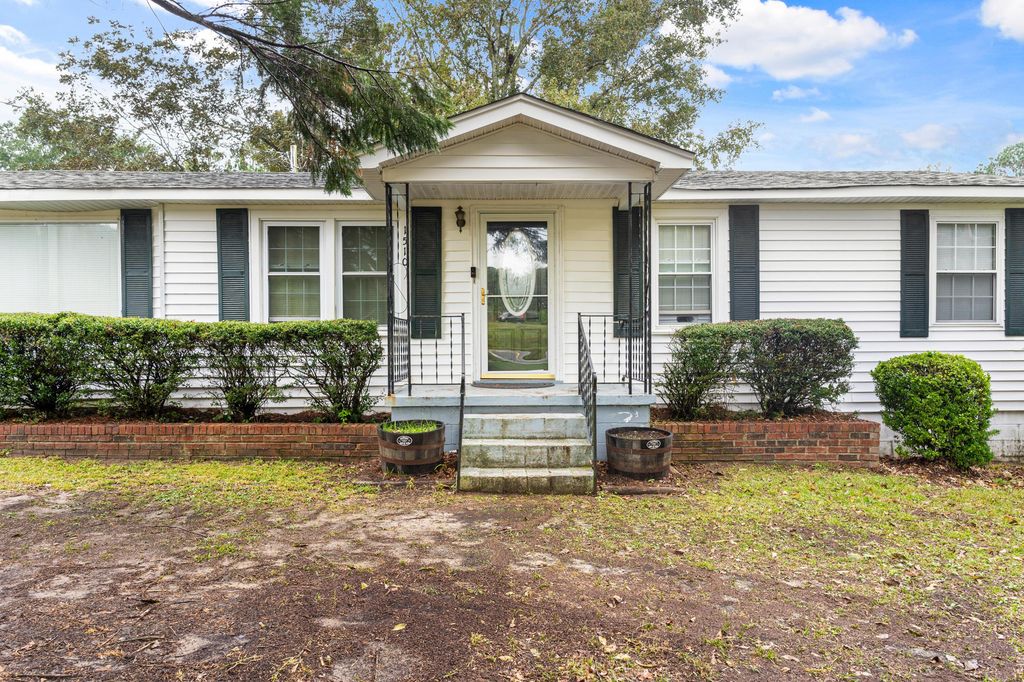 1510 Tee Vee Road, Elloree, SC 29047