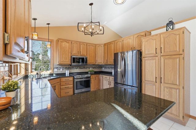 1237 Mockingbird Lane, Sun Prairie, WI 53590