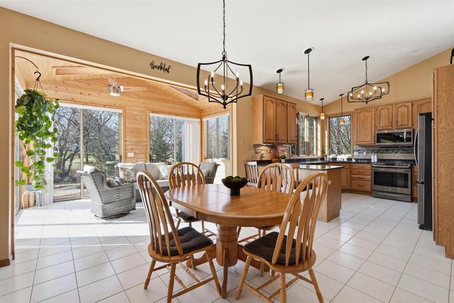 1237 Mockingbird Lane, Sun Prairie, WI 53590