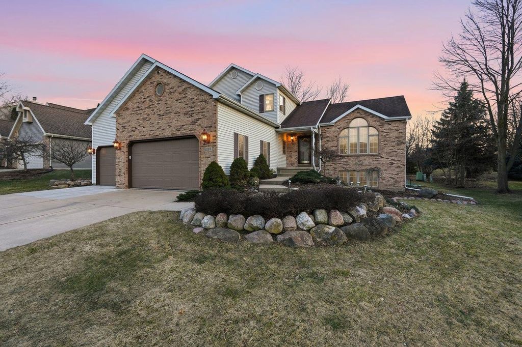 1237 Mockingbird Lane, Sun Prairie, WI 53590
