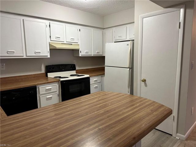 2142 Pier Pointe PL, Virginia Beach, VA 23455