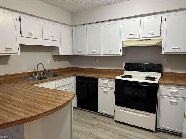 2142 Pier Pointe PL, Virginia Beach, VA 23455