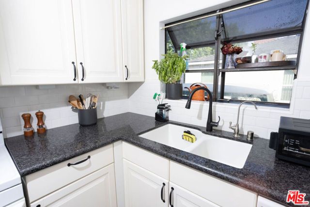 2813 S Bentley Avenue, Los Angeles, CA 90064