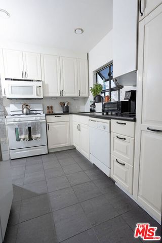 2813 S Bentley Avenue, Los Angeles, CA 90064